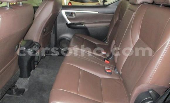Sayi Na hannu Toyota Fortuner White Mota in Maseru a Maseru Sayi Na hannu Toyota Fortuner White Mota in Maseru a Maseru