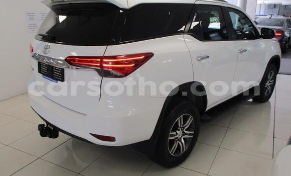 Sayi Na hannu Toyota Fortuner White Mota in Maseru a Maseru Sayi Na hannu Toyota Fortuner White Mota in Maseru a Maseru