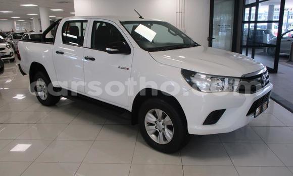 Sayi Na hannu Toyota Hilux White Mota in Maseru a Maseru Sayi Na hannu Toyota Hilux White Mota in Maseru a Maseru