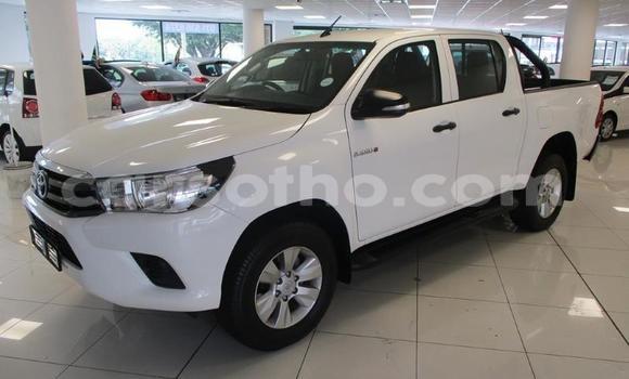 Sayi Na hannu Toyota Hilux White Mota in Maseru a Maseru Sayi Na hannu Toyota Hilux White Mota in Maseru a Maseru