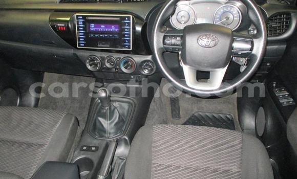 Sayi Na hannu Toyota Hilux White Mota in Maseru a Maseru Sayi Na hannu Toyota Hilux White Mota in Maseru a Maseru