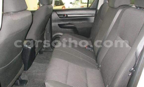 Sayi Na hannu Toyota Hilux White Mota in Maseru a Maseru Sayi Na hannu Toyota Hilux White Mota in Maseru a Maseru
