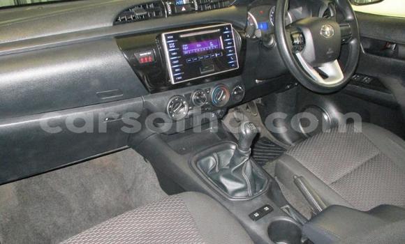 Sayi Na hannu Toyota Hilux White Mota in Maseru a Maseru Sayi Na hannu Toyota Hilux White Mota in Maseru a Maseru