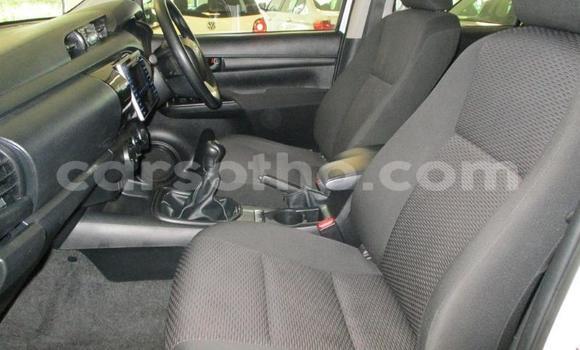 Sayi Na hannu Toyota Hilux White Mota in Maseru a Maseru Sayi Na hannu Toyota Hilux White Mota in Maseru a Maseru