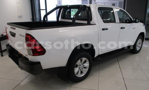 Sayi Na hannu Toyota Hilux White Mota in Maseru a Maseru Sayi Na hannu Toyota Hilux White Mota in Maseru a Maseru