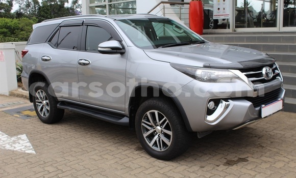 Acheter Occasion Voiture Toyota Fortuner Gris à Maseru, Maseru Acheter Occasion Voiture Toyota Fortuner Gris à Maseru, Maseru