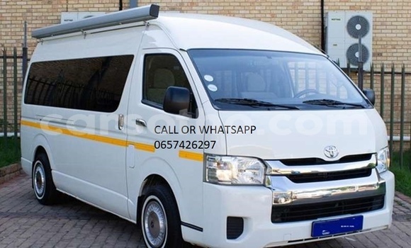 Buy Used Toyota Hiace Green Car in Maputsoe in Leribe Buy Used Toyota Hiace Green Car in Maputsoe in Leribe