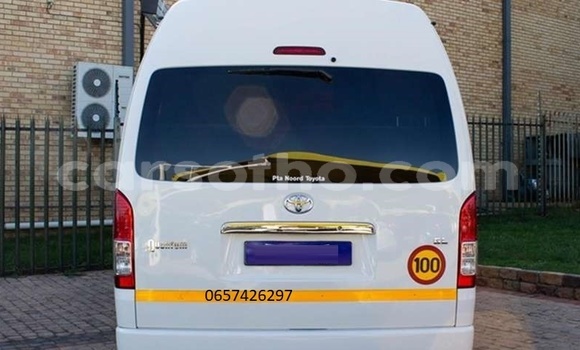Buy Used Toyota Hiace Green Car in Maputsoe in Leribe Buy Used Toyota Hiace Green Car in Maputsoe in Leribe
