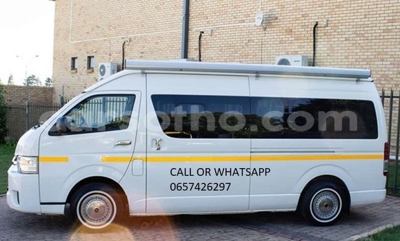 Buy Used Toyota Hiace Green Car in Maputsoe in Leribe Buy Used Toyota Hiace Green Car in Maputsoe in Leribe
