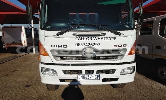 Acheter Occasion Utilitaire Hino 300 Series Blanc à Maputsoa, Leribe Acheter Occasion Utilitaire Hino 300 Series Blanc à Maputsoa, Leribe
