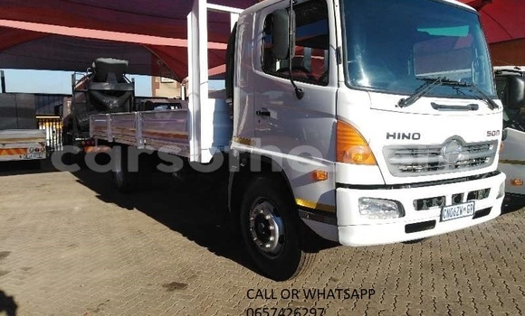 Buy Used Hino 300 Series White Truck in Maputsoa in Leribe Buy Used Hino 300 Series White Truck in Maputsoa in Leribe