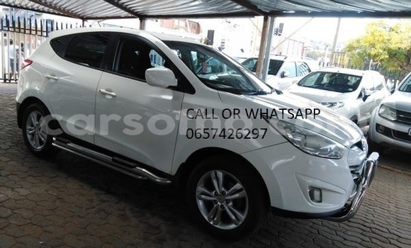 Buy Used Hyundai ix35 White Car in Maputsoe in Leribe Buy Used Hyundai ix35 White Car in Maputsoe in Leribe
