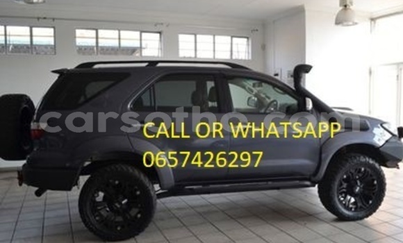 Buy Used Toyota Fortuner Silver Car in Maputsoa in Leribe Buy Used Toyota Fortuner Silver Car in Maputsoa in Leribe