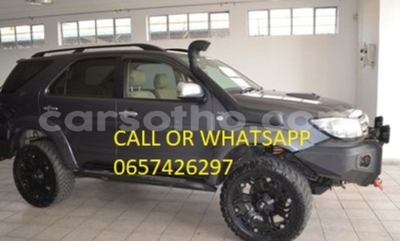 Buy Used Toyota Fortuner Silver Car in Maputsoa in Leribe Buy Used Toyota Fortuner Silver Car in Maputsoa in Leribe