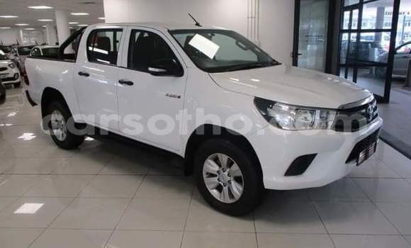 Sayi Na hannu Toyota Hilux White Mota in Maseru a Maseru Sayi Na hannu Toyota Hilux White Mota in Maseru a Maseru