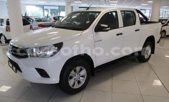 Sayi Na hannu Toyota Hilux White Mota in Maseru a Maseru Sayi Na hannu Toyota Hilux White Mota in Maseru a Maseru