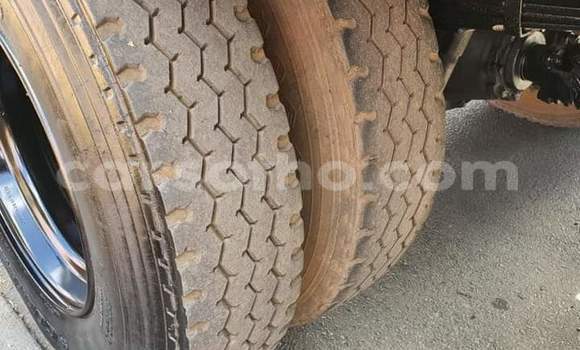 Sayi Na hannu Nissan UD White Babbar mota in Maseru a Maseru Sayi Na hannu Nissan UD White Babbar mota in Maseru a Maseru