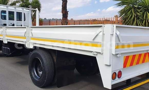 Sayi Na hannu Nissan UD White Babbar mota in Maseru a Maseru Sayi Na hannu Nissan UD White Babbar mota in Maseru a Maseru