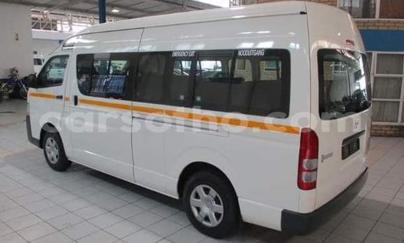 Sayi Na hannu Toyota Hiace White Mota in Maseru a Maseru Sayi Na hannu Toyota Hiace White Mota in Maseru a Maseru