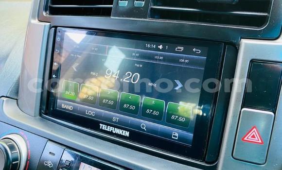 Sayi Na hannu Toyota Land Cruiser Prado White Mota in Maseru a Maseru Sayi Na hannu Toyota Land Cruiser Prado White Mota in Maseru a Maseru