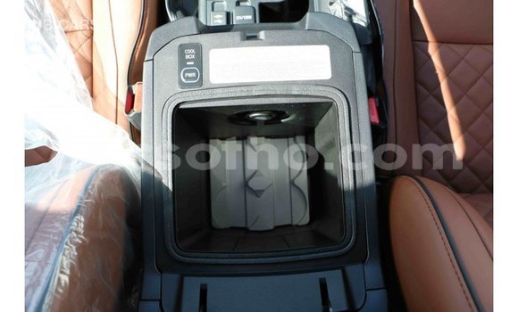 Sayi Imported Toyota Prado White Mota in Import - Dubai a Maseru Sayi Imported Toyota Prado White Mota in Import - Dubai a Maseru