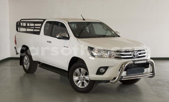 Sayi Na hannu Toyota Hilux White Mota in Butha–Buthe a Thaba-Tseka Sayi Na hannu Toyota Hilux White Mota in Butha–Buthe a Thaba-Tseka