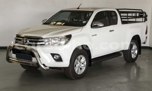 Sayi Na hannu Toyota Hilux White Mota in Butha–Buthe a Thaba-Tseka Sayi Na hannu Toyota Hilux White Mota in Butha–Buthe a Thaba-Tseka