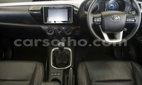 Sayi Na hannu Toyota Hilux White Mota in Butha–Buthe a Thaba-Tseka Sayi Na hannu Toyota Hilux White Mota in Butha–Buthe a Thaba-Tseka