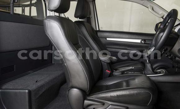 Sayi Na hannu Toyota Hilux White Mota in Butha–Buthe a Thaba-Tseka Sayi Na hannu Toyota Hilux White Mota in Butha–Buthe a Thaba-Tseka