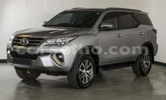 Buy Used Toyota Fortuner Silver Car in Peka in Leribe Buy Used Toyota Fortuner Silver Car in Peka in Leribe