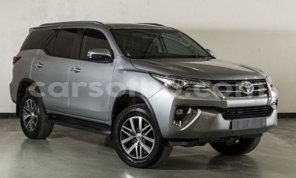 Buy Used Toyota Fortuner Silver Car in Peka in Leribe Buy Used Toyota Fortuner Silver Car in Peka in Leribe