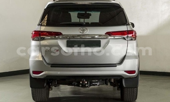 Buy Used Toyota Fortuner Silver Car in Peka in Leribe Buy Used Toyota Fortuner Silver Car in Peka in Leribe