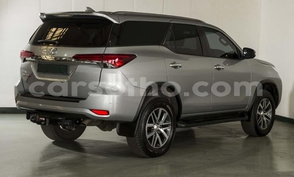 Buy Used Toyota Fortuner Silver Car in Peka in Leribe Buy Used Toyota Fortuner Silver Car in Peka in Leribe