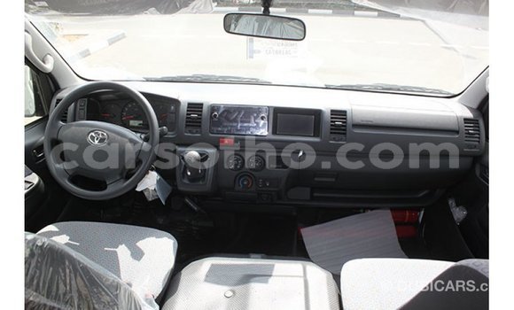 Acheter Import Voiture Toyota Hiace Blanc à Import - Dubai, Maseru Acheter Import Voiture Toyota Hiace Blanc à Import - Dubai, Maseru