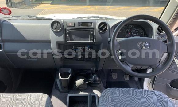 Acheter Occasion Voiture Toyota Land Cruiser Blanc à Maseru, Maseru Acheter Occasion Voiture Toyota Land Cruiser Blanc à Maseru, Maseru