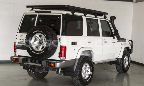 Acheter Occasion Voiture Toyota Land Cruiser Blanc à Roma, Maseru Acheter Occasion Voiture Toyota Land Cruiser Blanc à Roma, Maseru