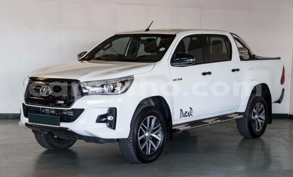 Sayi Na hannu Toyota Hilux White Mota in Maseru a Maseru Sayi Na hannu Toyota Hilux White Mota in Maseru a Maseru