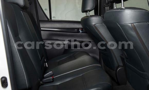 Sayi Na hannu Toyota Hilux White Mota in Maseru a Maseru Sayi Na hannu Toyota Hilux White Mota in Maseru a Maseru