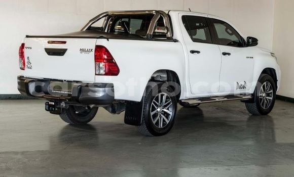 Sayi Na hannu Toyota Hilux White Mota in Maseru a Maseru Sayi Na hannu Toyota Hilux White Mota in Maseru a Maseru