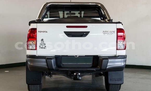 Sayi Na hannu Toyota Hilux White Mota in Maseru a Maseru Sayi Na hannu Toyota Hilux White Mota in Maseru a Maseru