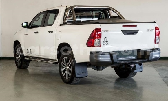 Sayi Na hannu Toyota Hilux White Mota in Maseru a Maseru Sayi Na hannu Toyota Hilux White Mota in Maseru a Maseru
