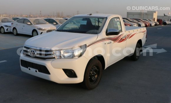 Sayi Imported Toyota Hilux White Mota in Import - Dubai a Maseru Sayi Imported Toyota Hilux White Mota in Import - Dubai a Maseru