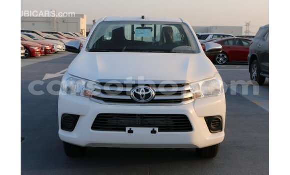 Sayi Imported Toyota Hilux White Mota in Import - Dubai a Maseru Sayi Imported Toyota Hilux White Mota in Import - Dubai a Maseru