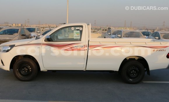 Sayi Imported Toyota Hilux White Mota in Import - Dubai a Maseru Sayi Imported Toyota Hilux White Mota in Import - Dubai a Maseru