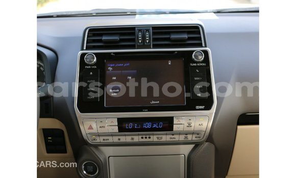 Acheter Import Voiture Toyota Prado Blanc à Import - Dubai, Maseru Acheter Import Voiture Toyota Prado Blanc à Import - Dubai, Maseru