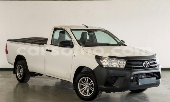اشتري مستعمل Toyota Hilux White سيارة في Peka في Leribe اشتري مستعمل Toyota Hilux White سيارة في Peka في Leribe