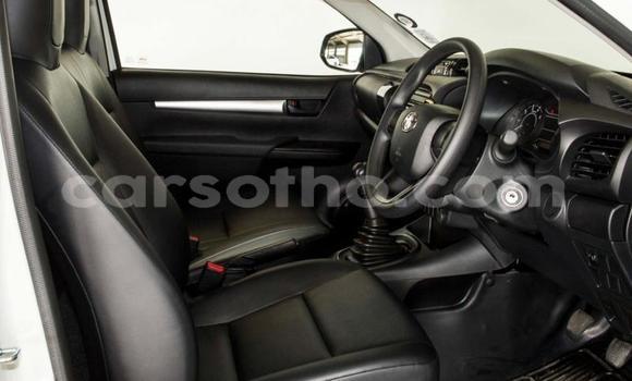 اشتري مستعمل Toyota Hilux White سيارة في Peka في Leribe اشتري مستعمل Toyota Hilux White سيارة في Peka في Leribe