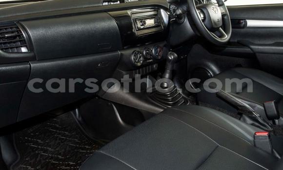 اشتري مستعمل Toyota Hilux White سيارة في Peka في Leribe اشتري مستعمل Toyota Hilux White سيارة في Peka في Leribe