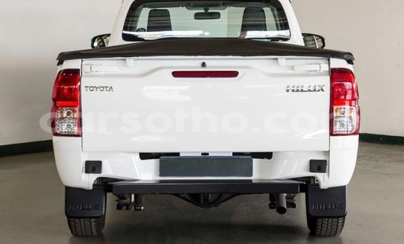 اشتري مستعمل Toyota Hilux White سيارة في Peka في Leribe اشتري مستعمل Toyota Hilux White سيارة في Peka في Leribe