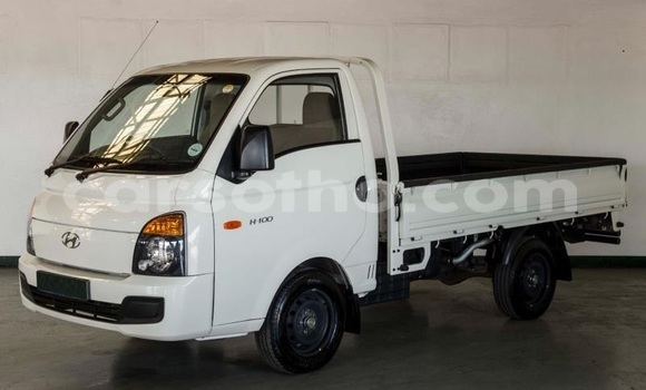 Sayi Na hannu Hyundai H1 White Mota in Roma a Maseru Sayi Na hannu Hyundai H1 White Mota in Roma a Maseru